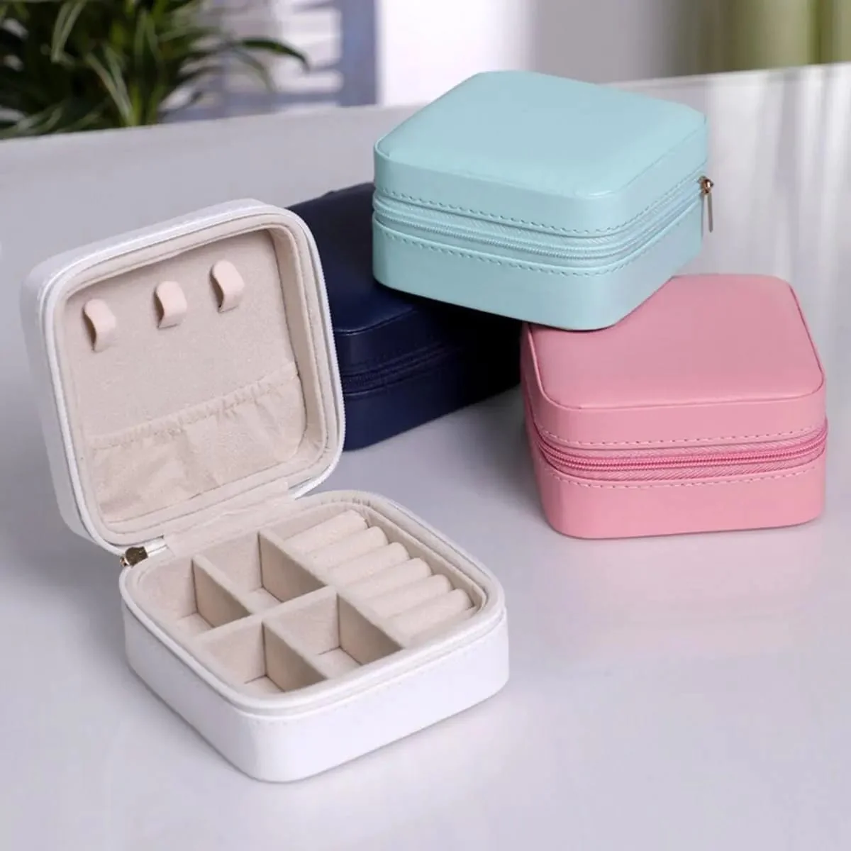 Jewelry Storage Box leather Jewelry Stand Earrings Ring Box Cosmetics Beauty Container Organizer (Random Color)